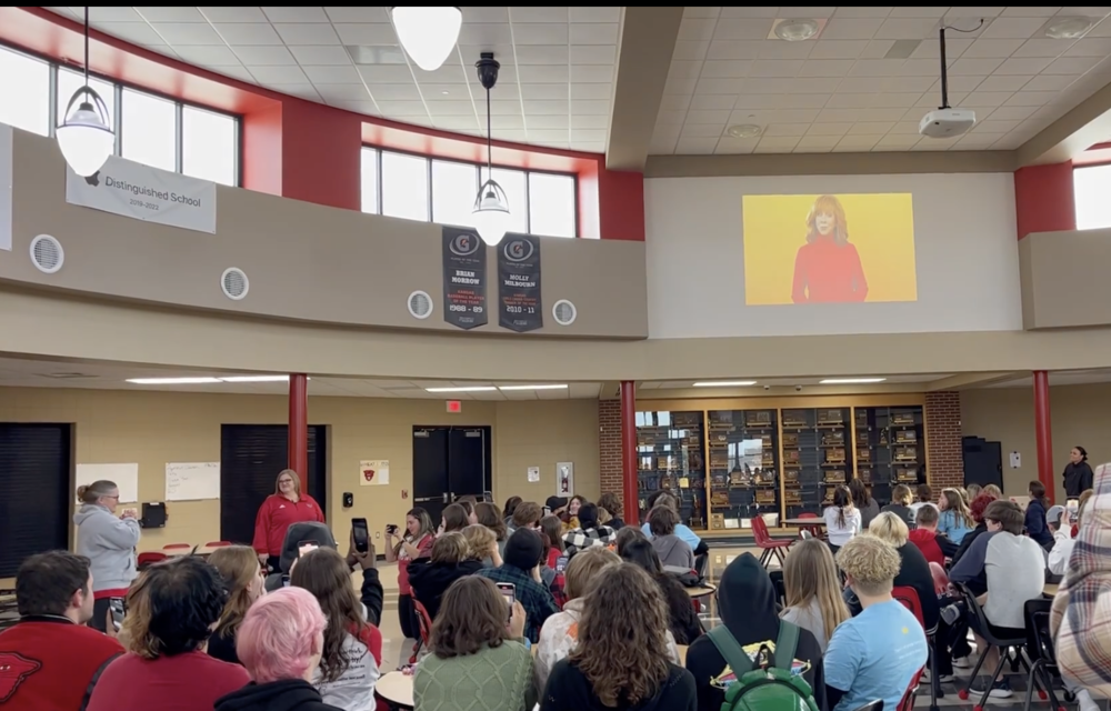 EHS students and Katie Banks-Todd view message from Reba McEntire
