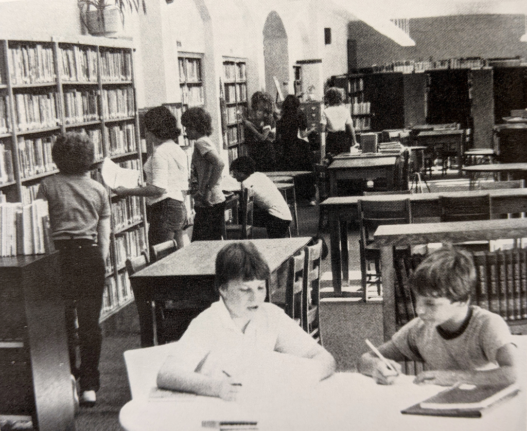 library in the old middle school